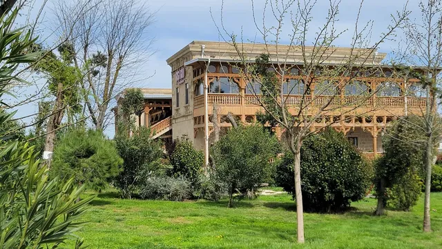 Nizami Ganjavi Park